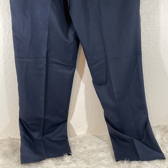 Amazon Essentials Men's Classic-Fit Expandable-Waist Flat-Front Dress Pant 42x32 - Picture 7 of 13